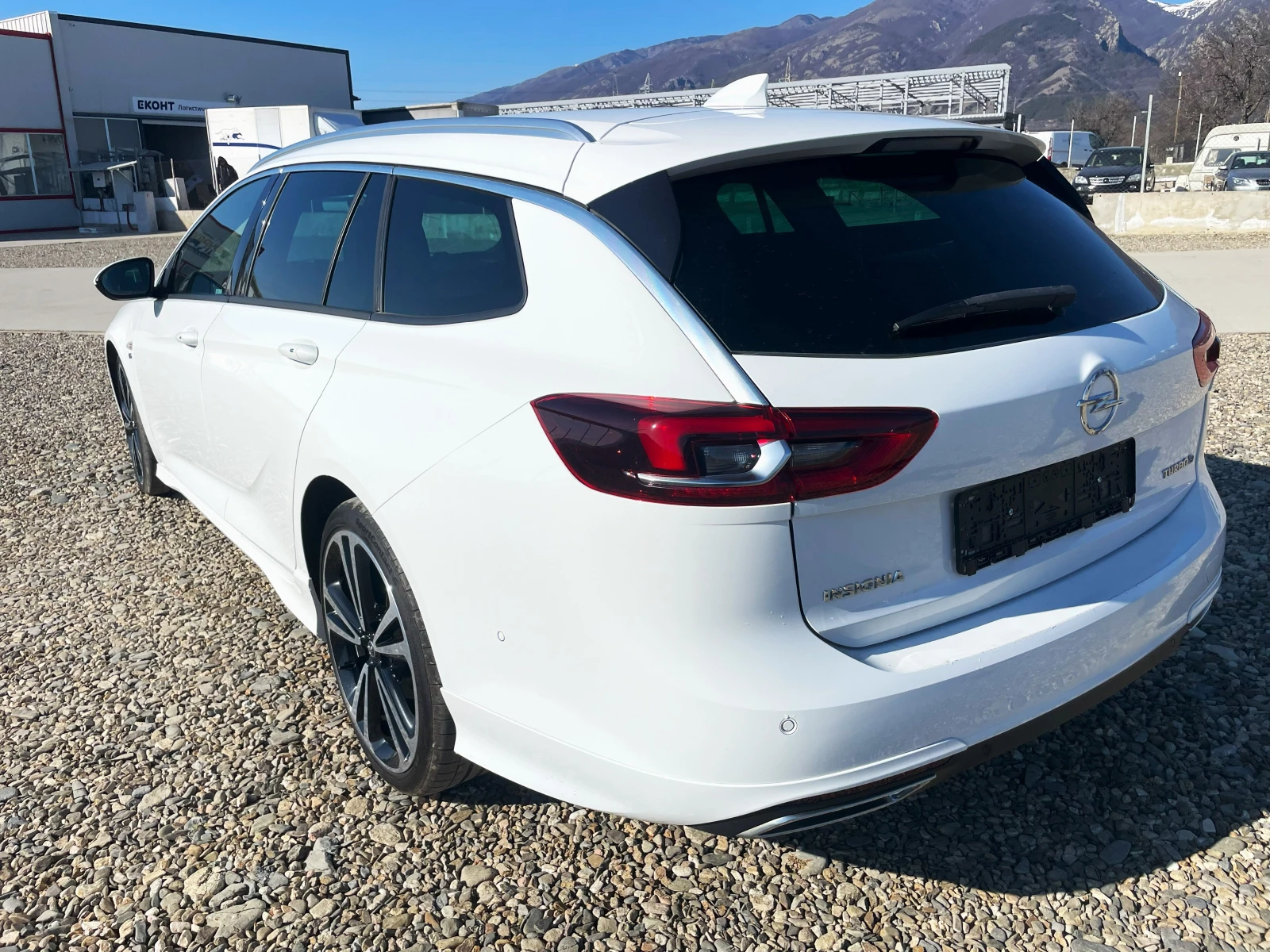 Opel Insignia OPC, CarPlay, AT8, LUX фарове - изображение 6