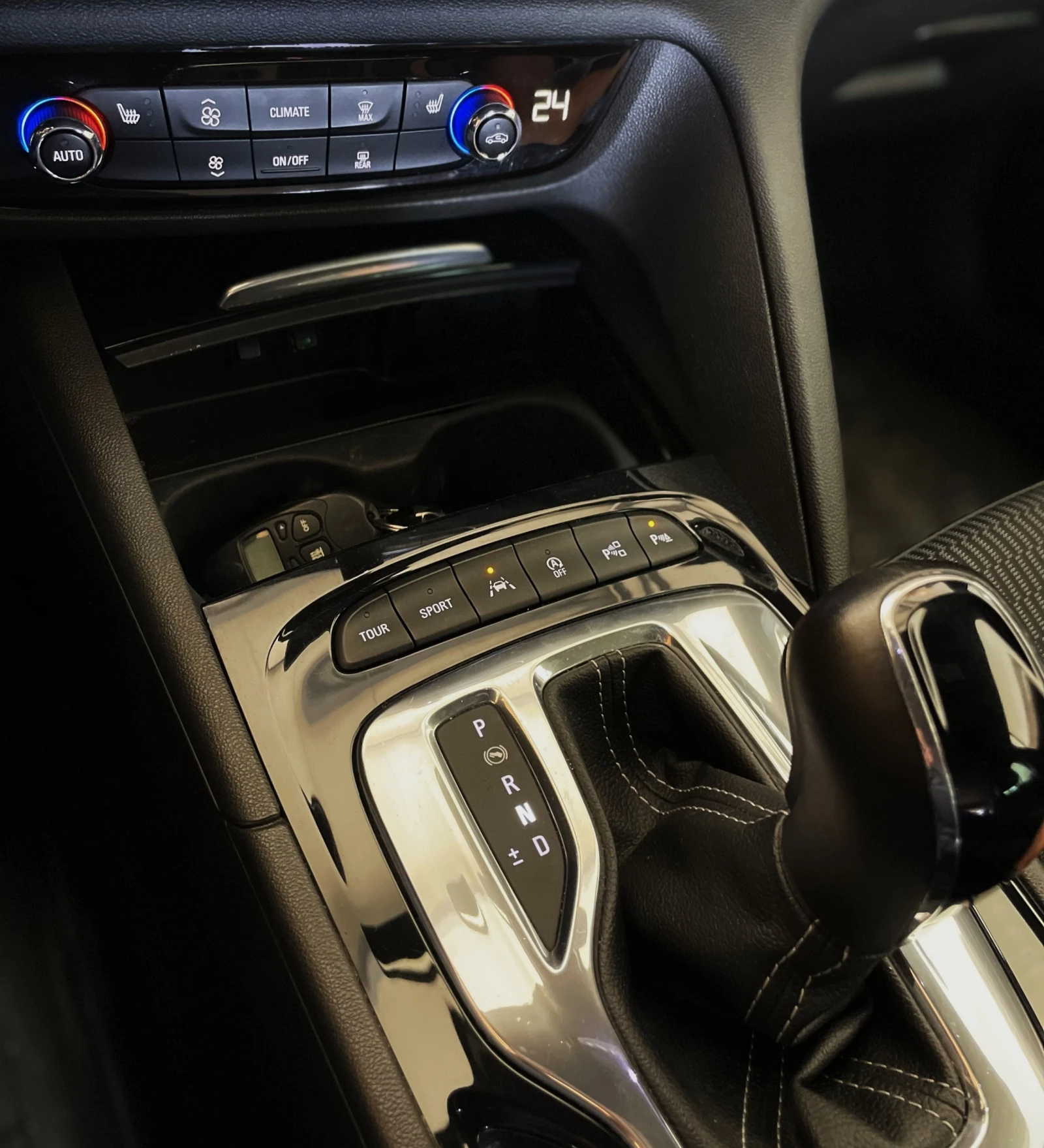 Opel Insignia OPC, CarPlay, AT8, LUX фарове - изображение 10
