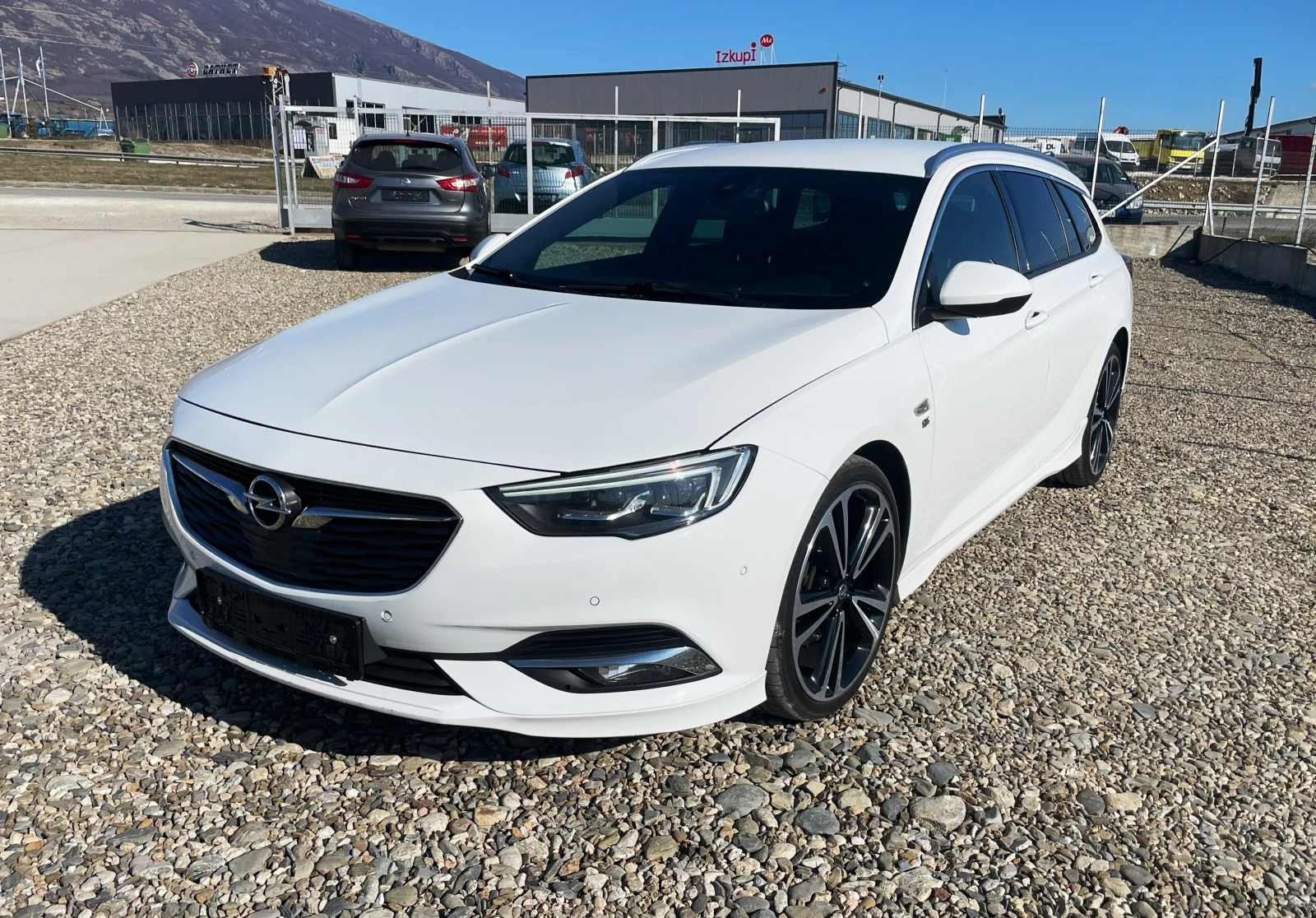 Opel Insignia OPC, CarPlay, AT8, LUX фарове - изображение 5
