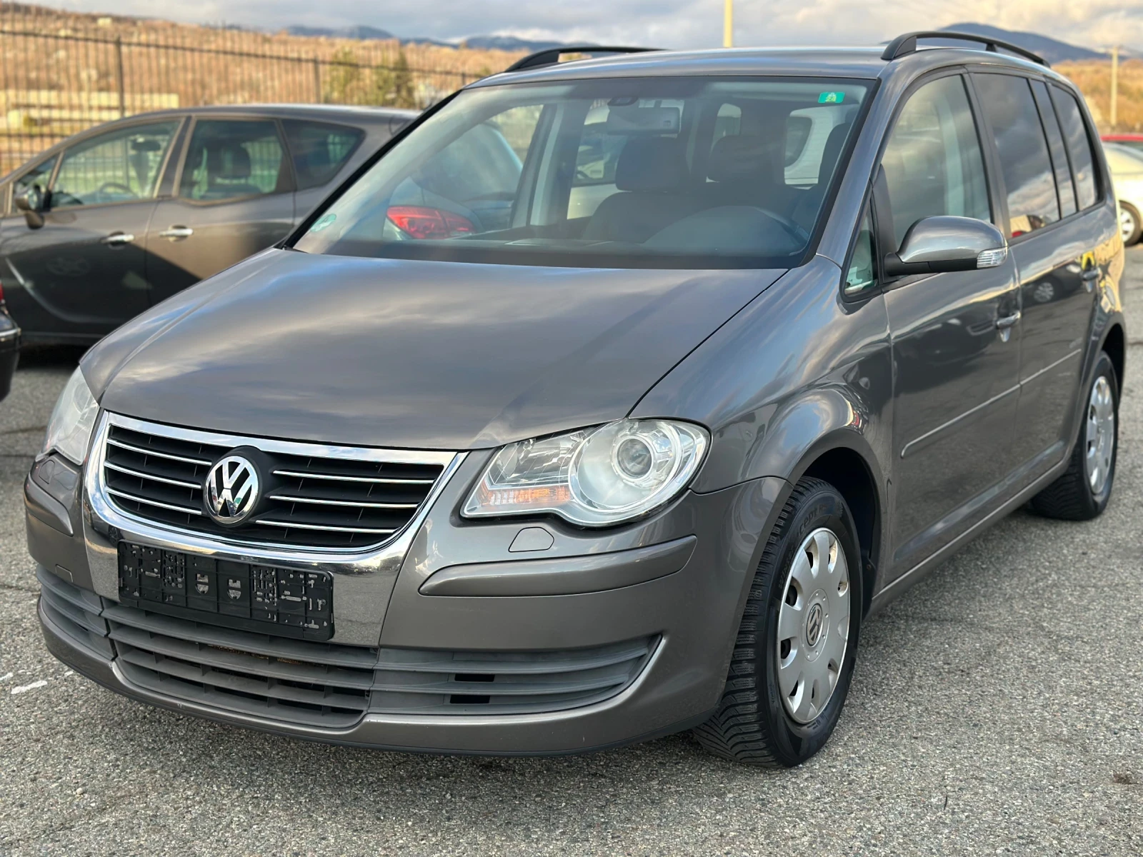 VW Touran 1.6 United | Mobile.bg — изображение 1