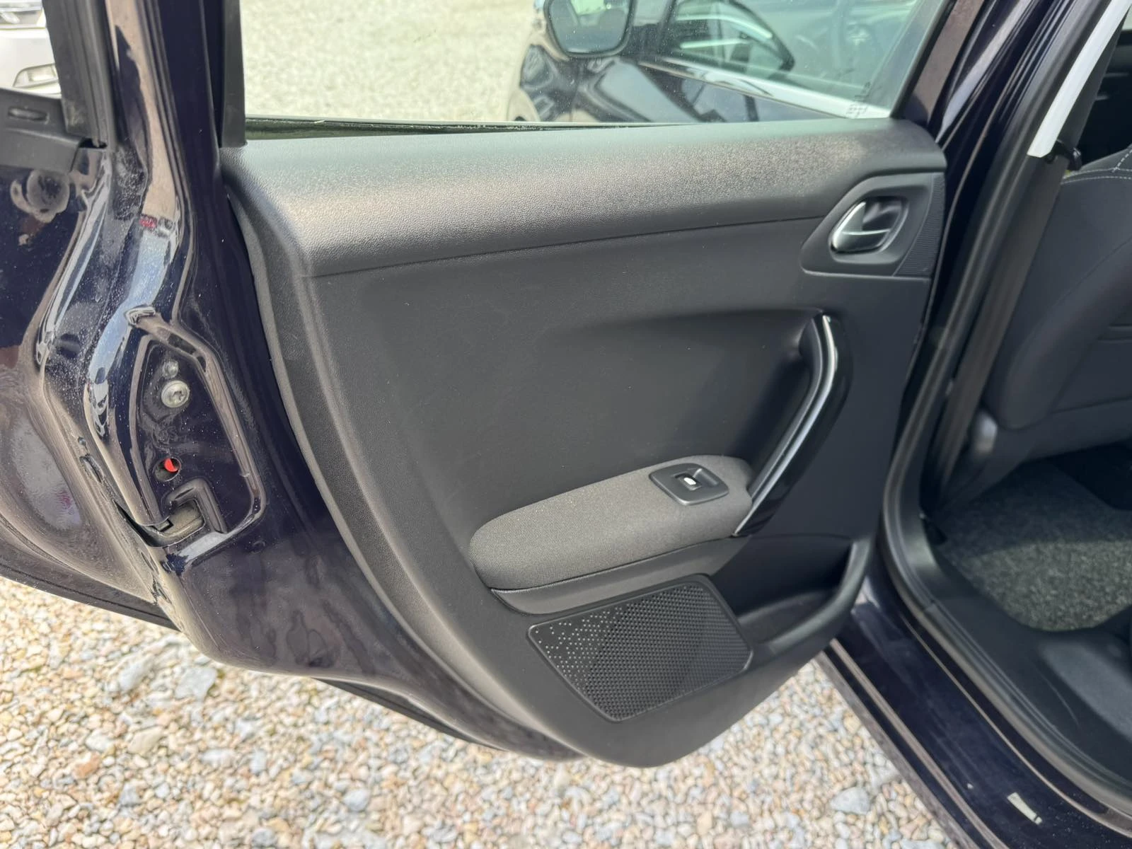 Peugeot 208 1.6HDI - изображение 7