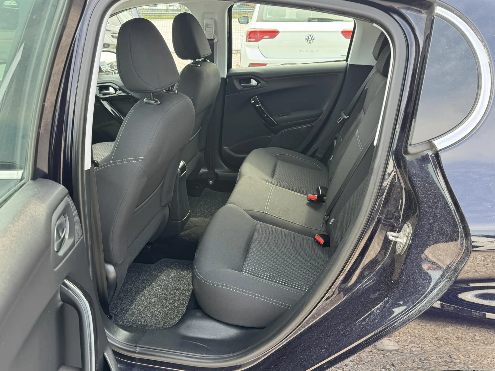Peugeot 208 1.6HDI - изображение 8