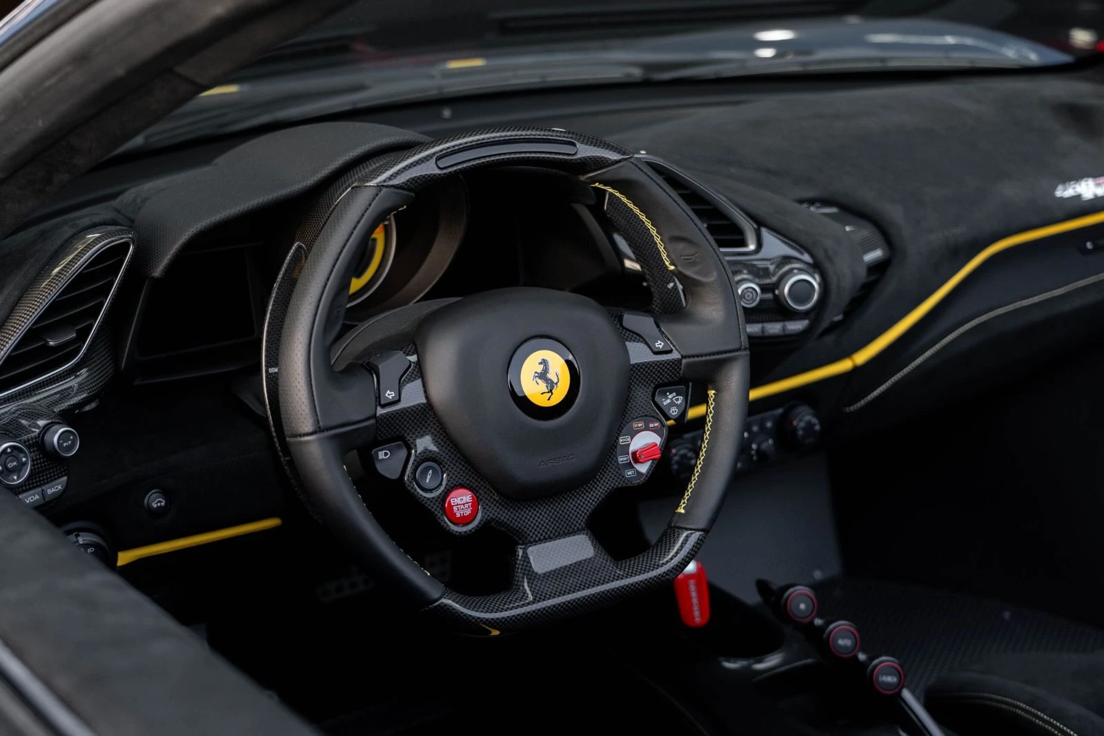 Ferrari 488 Pista Spider Carbon * НОВ 91км* Лимитиран* Лизинг* - изображение 10
