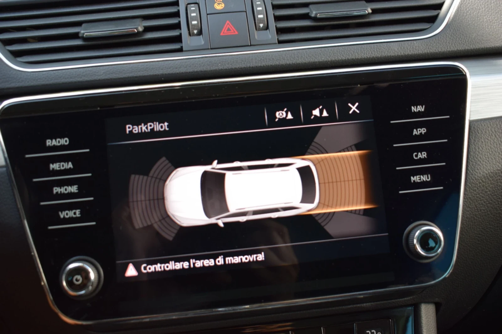 Skoda Superb 2.0TDI ELEGANCE - изображение 9