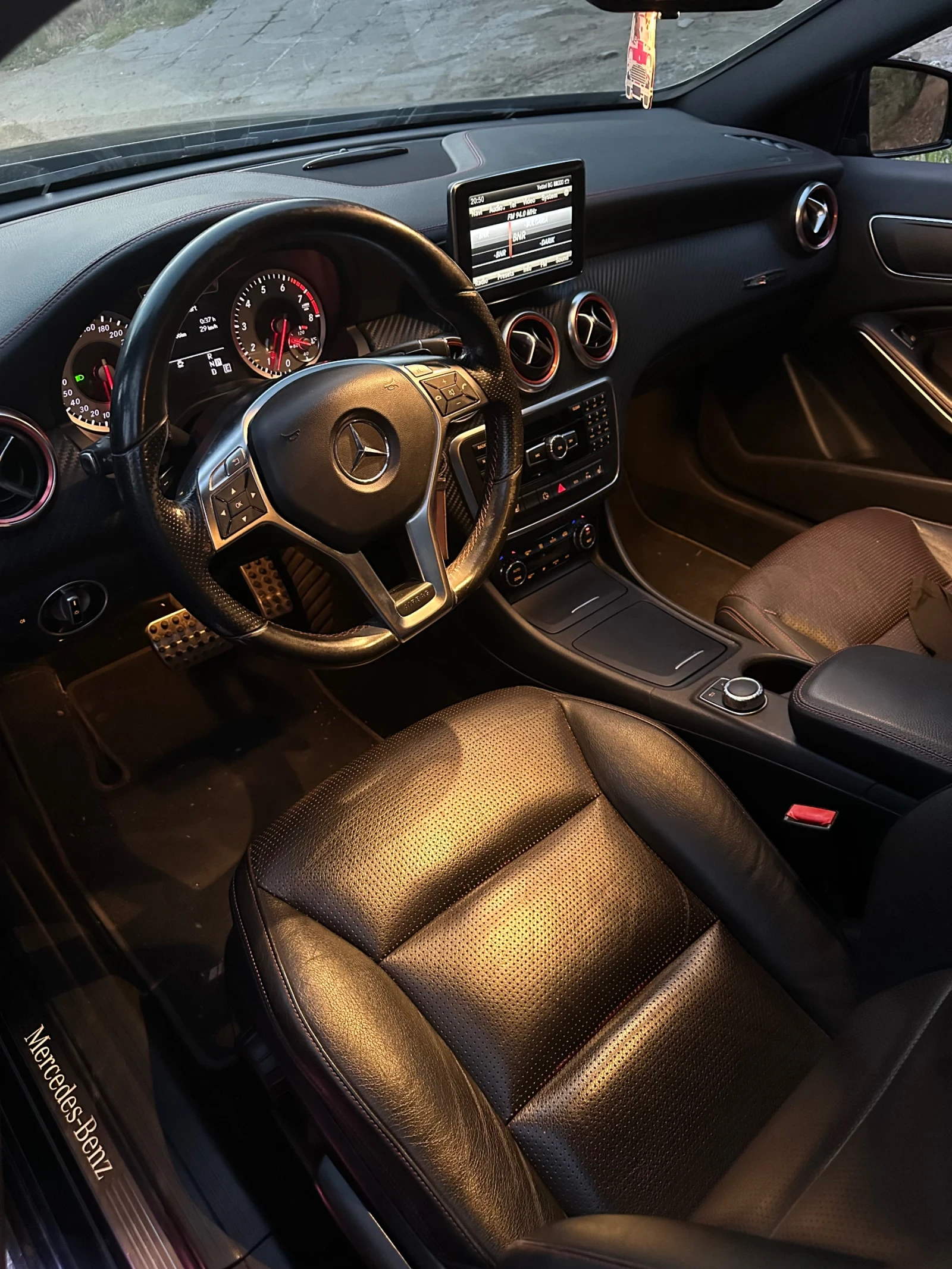 Mercedes-Benz A 250 AMG/кожа/подгрев/паркира сама - изображение 6