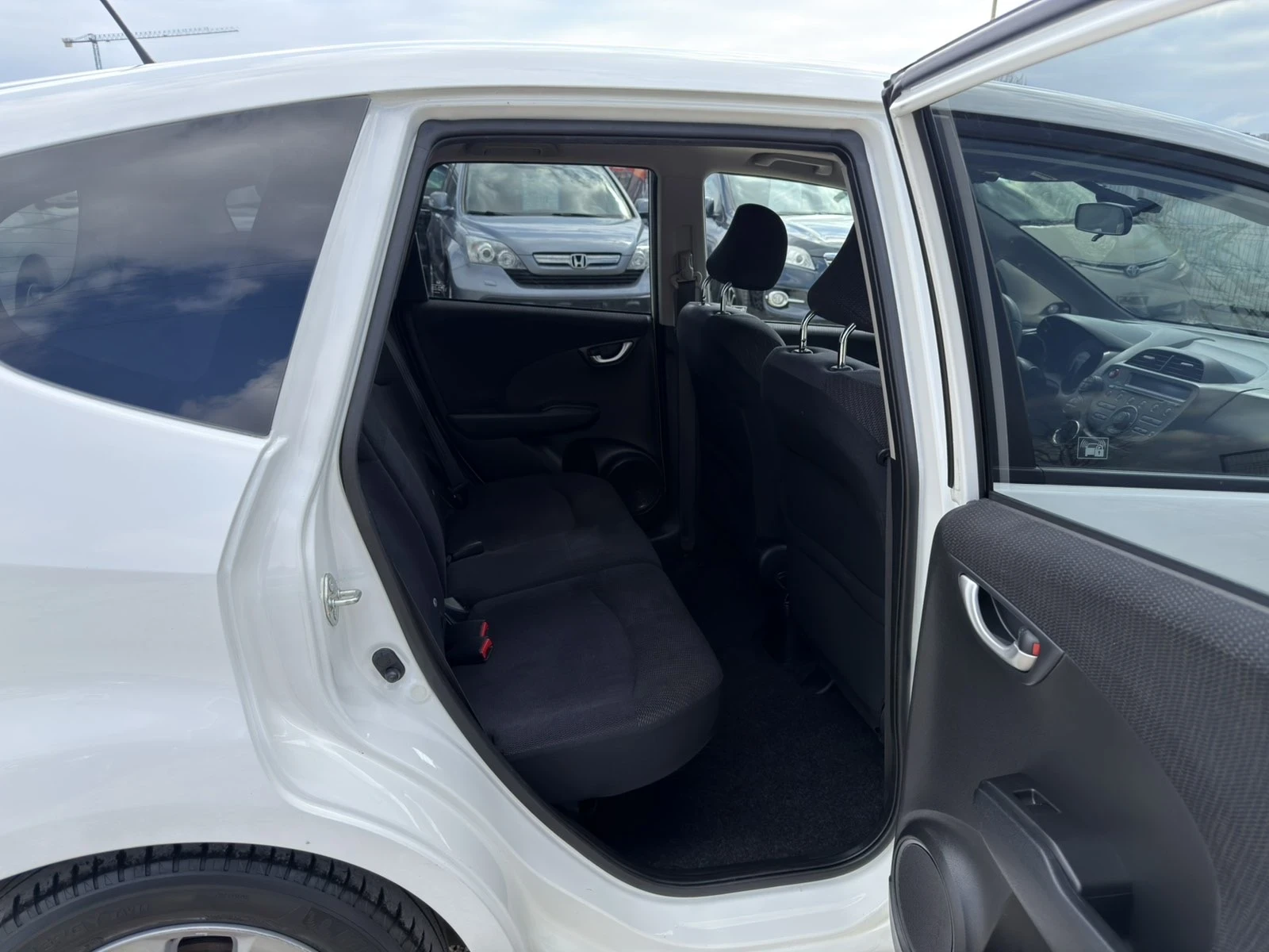 Honda Jazz 1.3 HYBRID, снимка 14 - Автомобили и джипове - 53841560