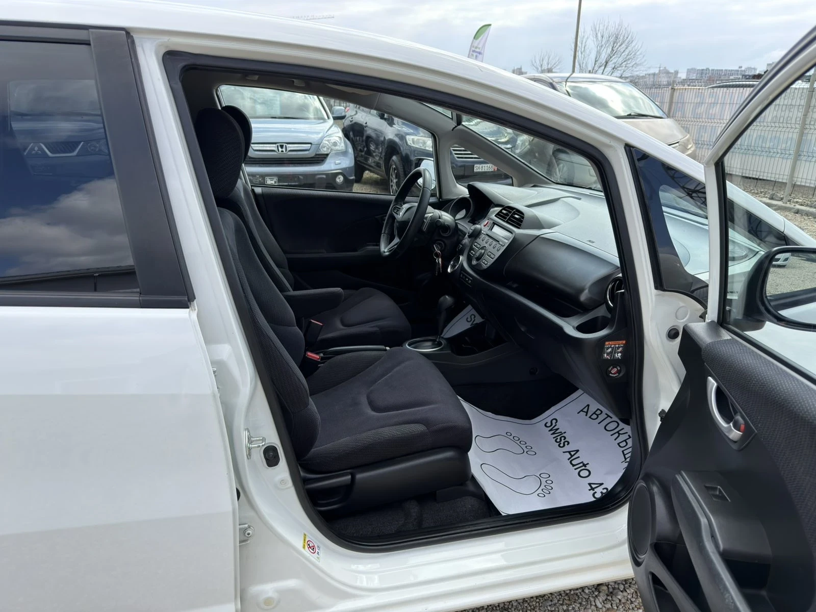 Honda Jazz 1.3 HYBRID, снимка 13 - Автомобили и джипове - 53841560
