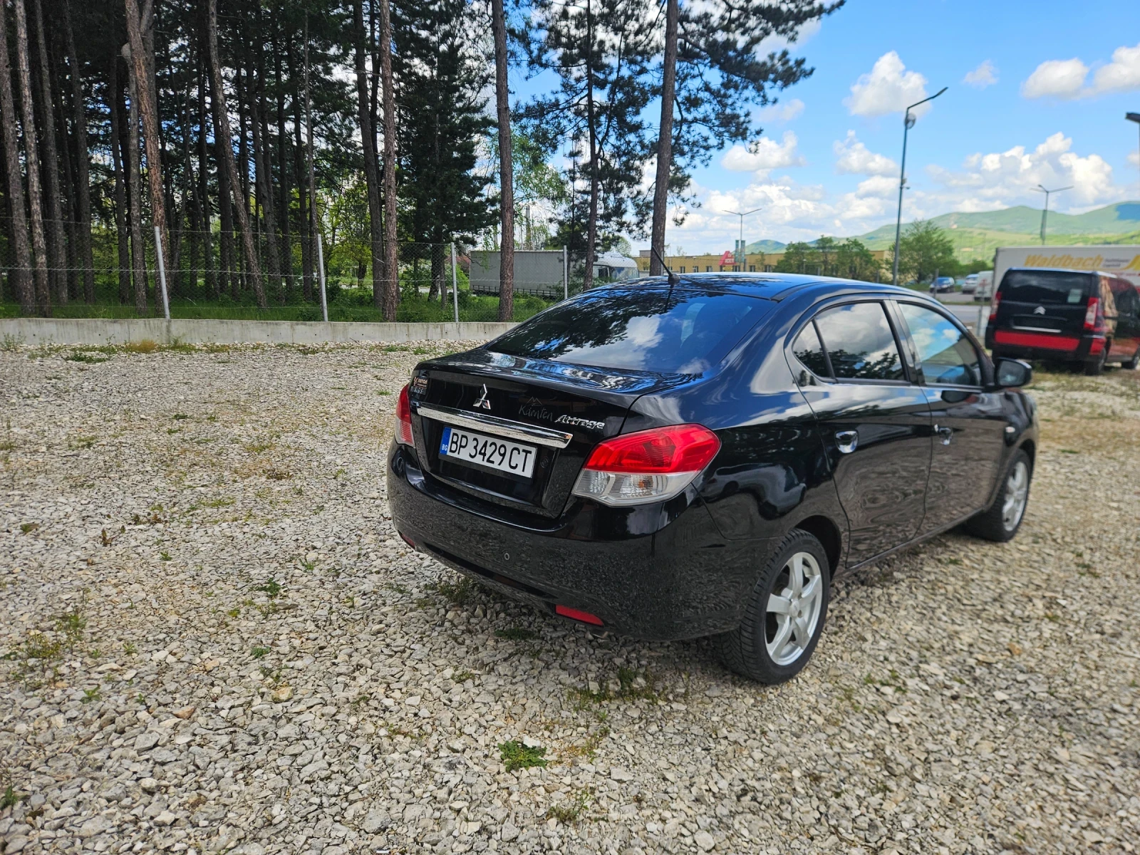 Mitsubishi Attrage 1.2 benzin sedan, снимка 7 - Автомобили и джипове - 54382382