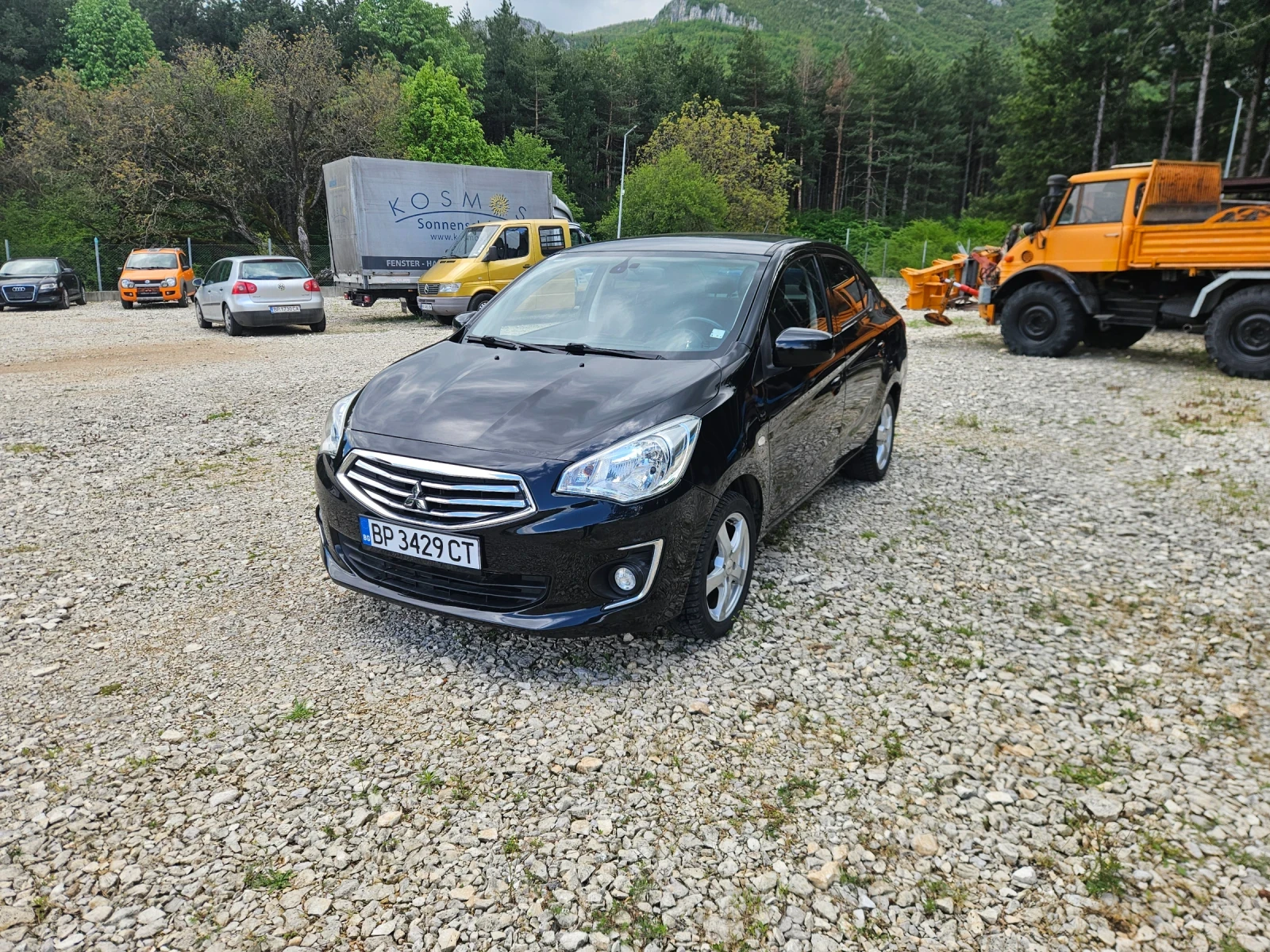 Mitsubishi Attrage 1.2 benzin sedan, снимка 2 - Автомобили и джипове - 54382382