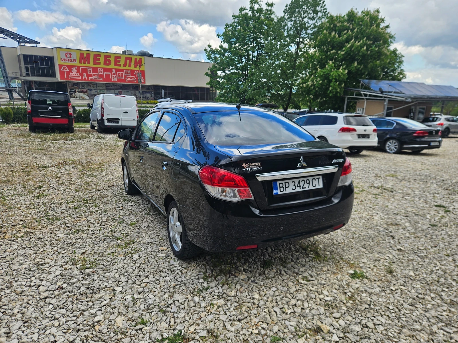 Mitsubishi Attrage 1.2 benzin sedan, снимка 9 - Автомобили и джипове - 54382382