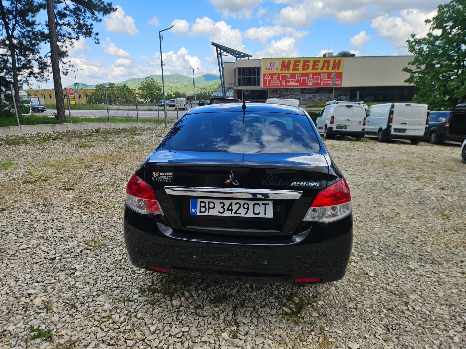 Mitsubishi Attrage 1.2 benzin sedan, снимка 6 - Автомобили и джипове - 54382382