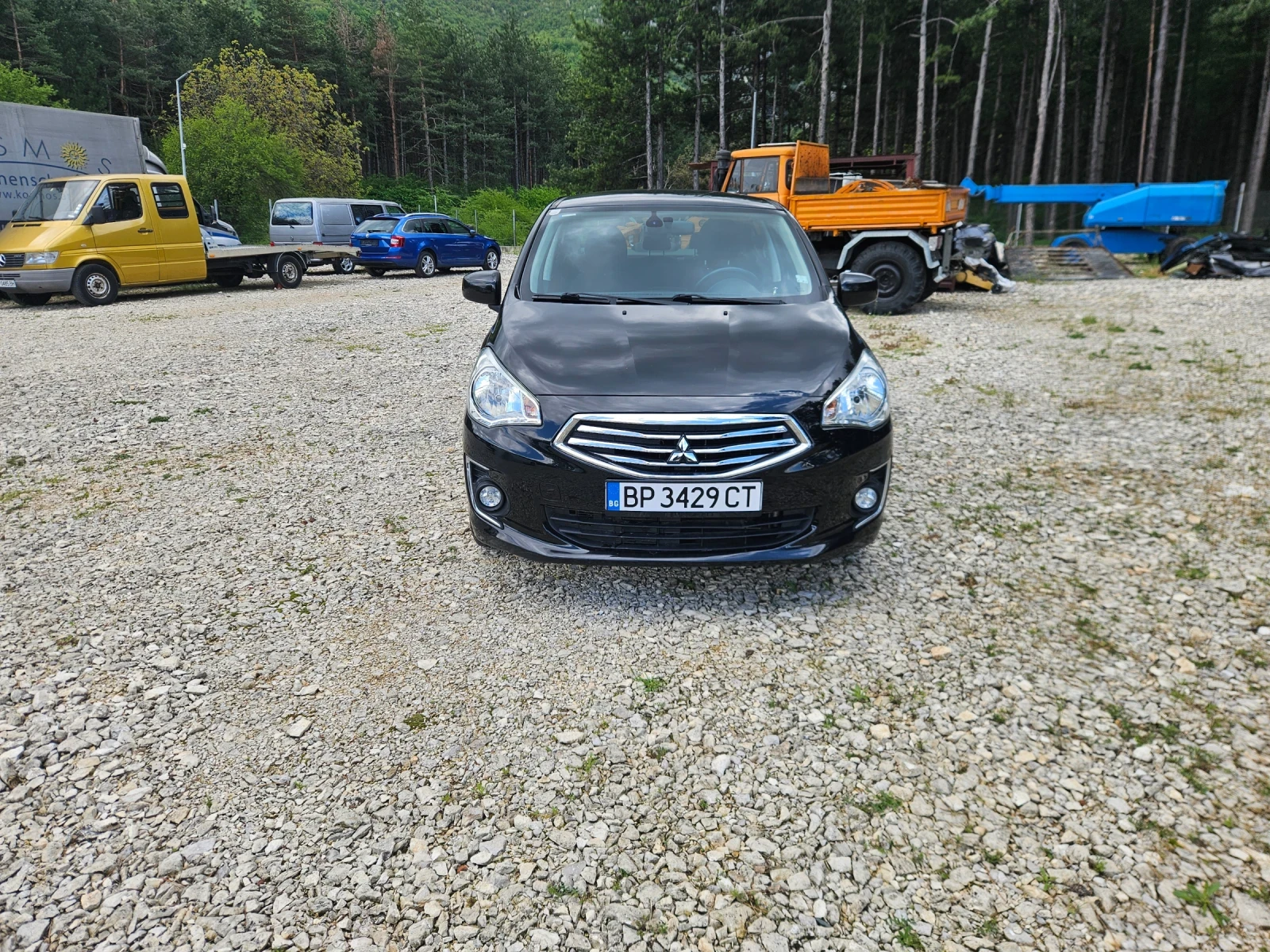 Mitsubishi Attrage 1.2 benzin sedan, снимка 5 - Автомобили и джипове - 54382382