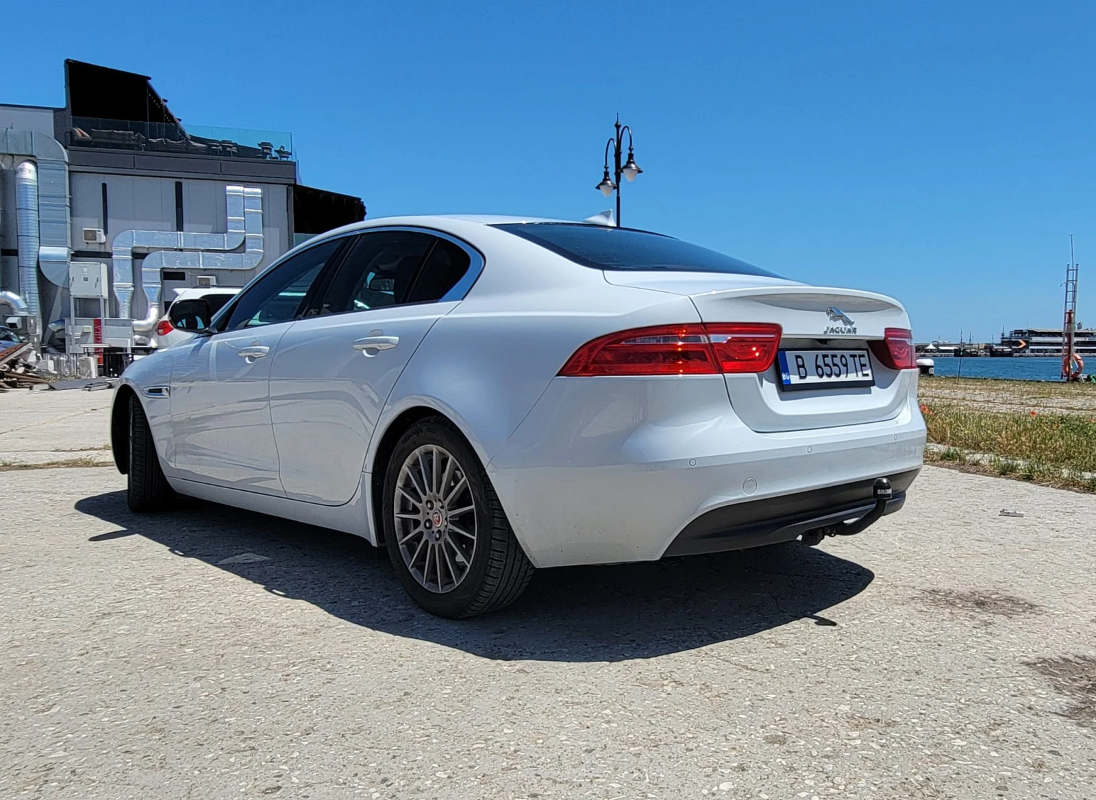 Jaguar XE 2.0D, снимка 3 - Автомобили и джипове - 55207547
