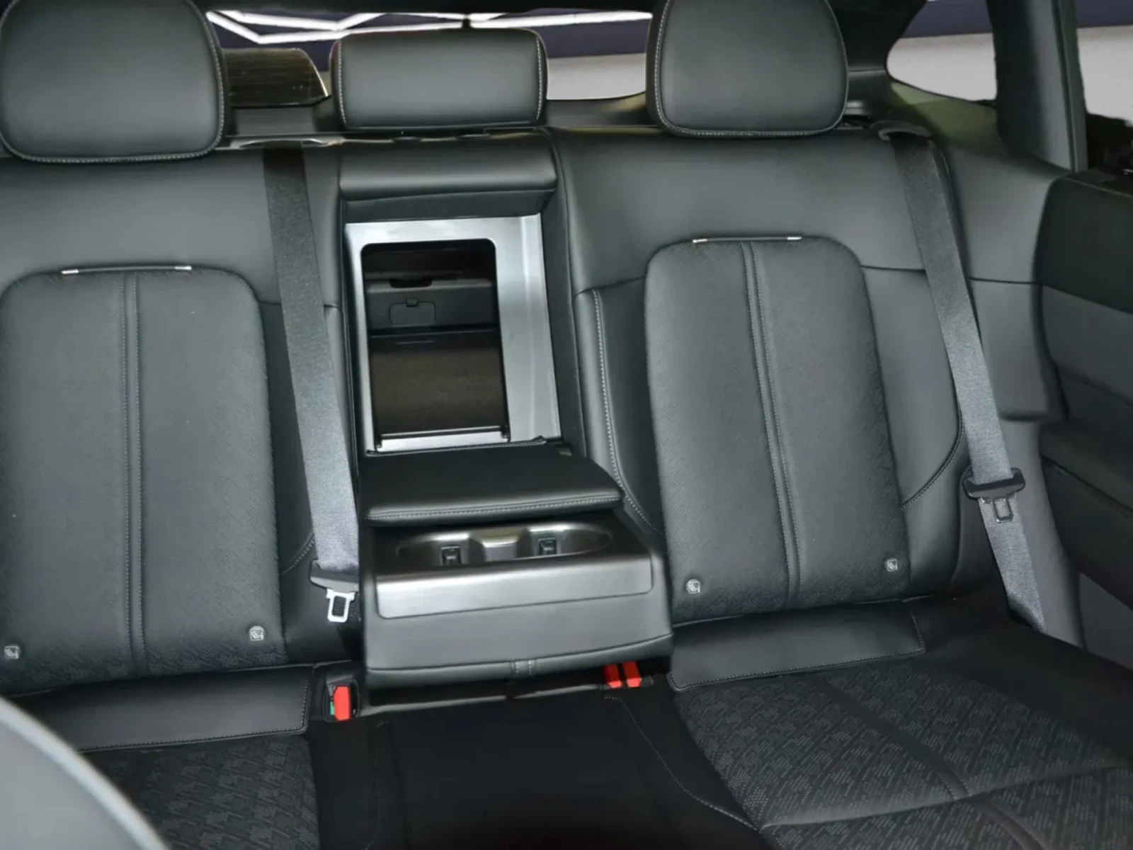 Zeekr 7X AWD 100KWH 646КС. ЧИСТО НОВ COMFORT ПАКЕТ, снимка 17 - Автомобили и джипове - 55433961