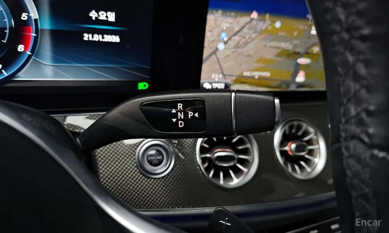 Mercedes-Benz CLS * CLS300d AMG Line * CARFAX * ЦЕНА ДО БГ, снимка 13 - Автомобили и джипове - 55559420