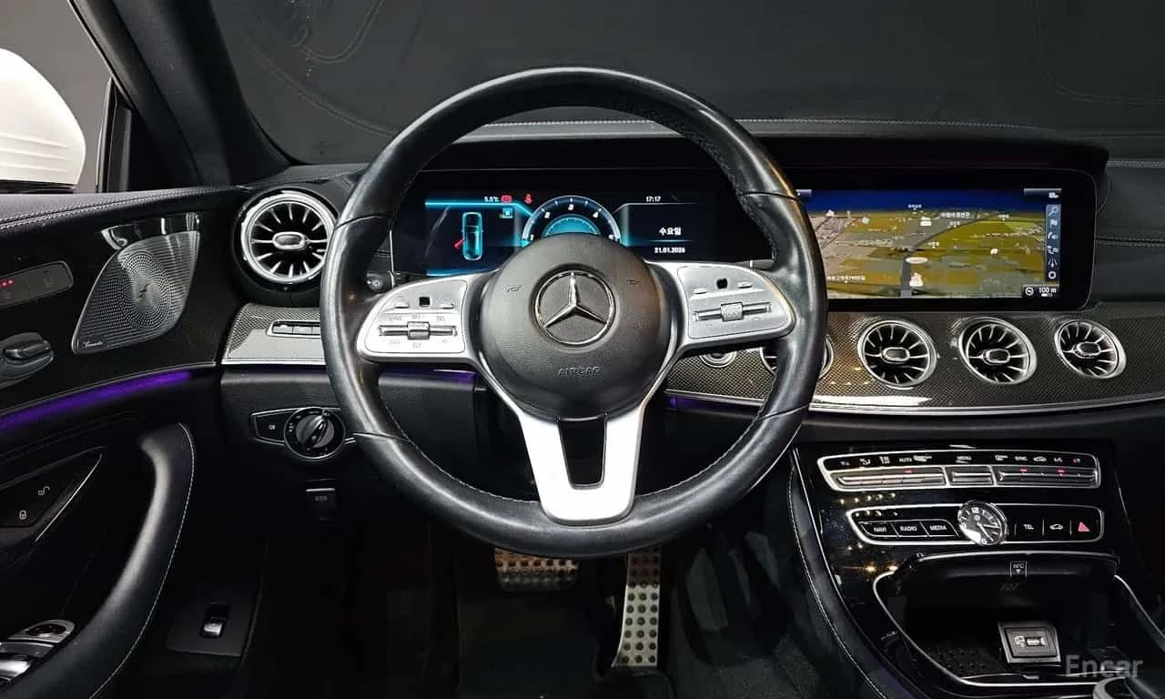Mercedes-Benz CLS * CLS300d AMG Line * CARFAX * ЦЕНА ДО БГ, снимка 8 - Автомобили и джипове - 55559420