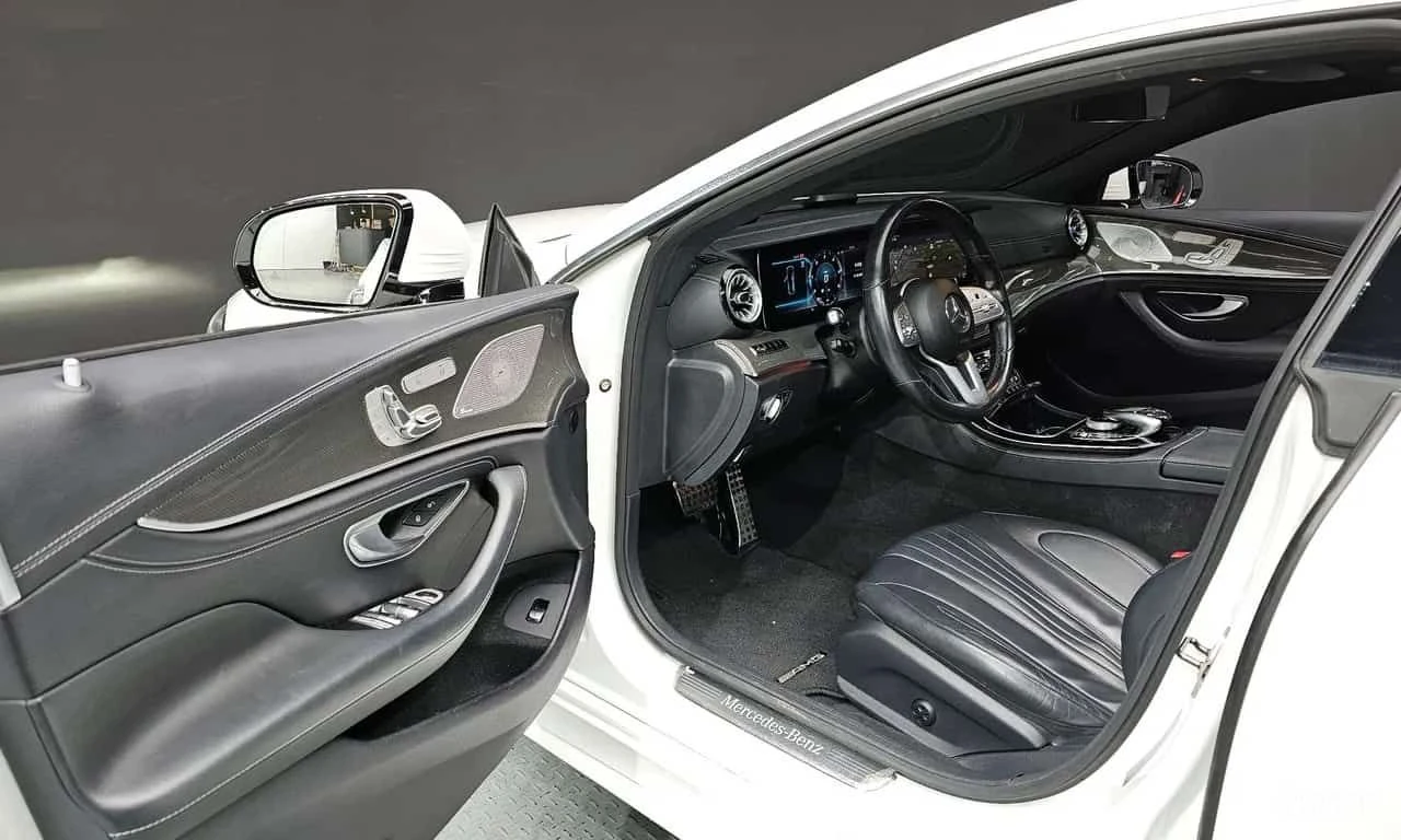 Mercedes-Benz CLS * CLS300d AMG Line * CARFAX * ЦЕНА ДО БГ, снимка 6 - Автомобили и джипове - 55559420