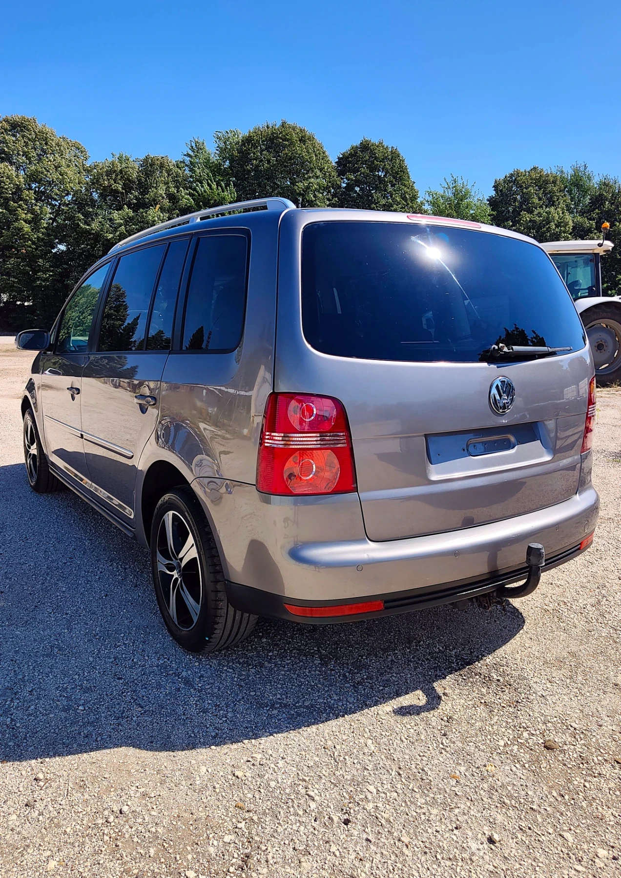 VW Touran FULL Highline 1.9, снимка 2 - Автомобили и джипове - 55968961