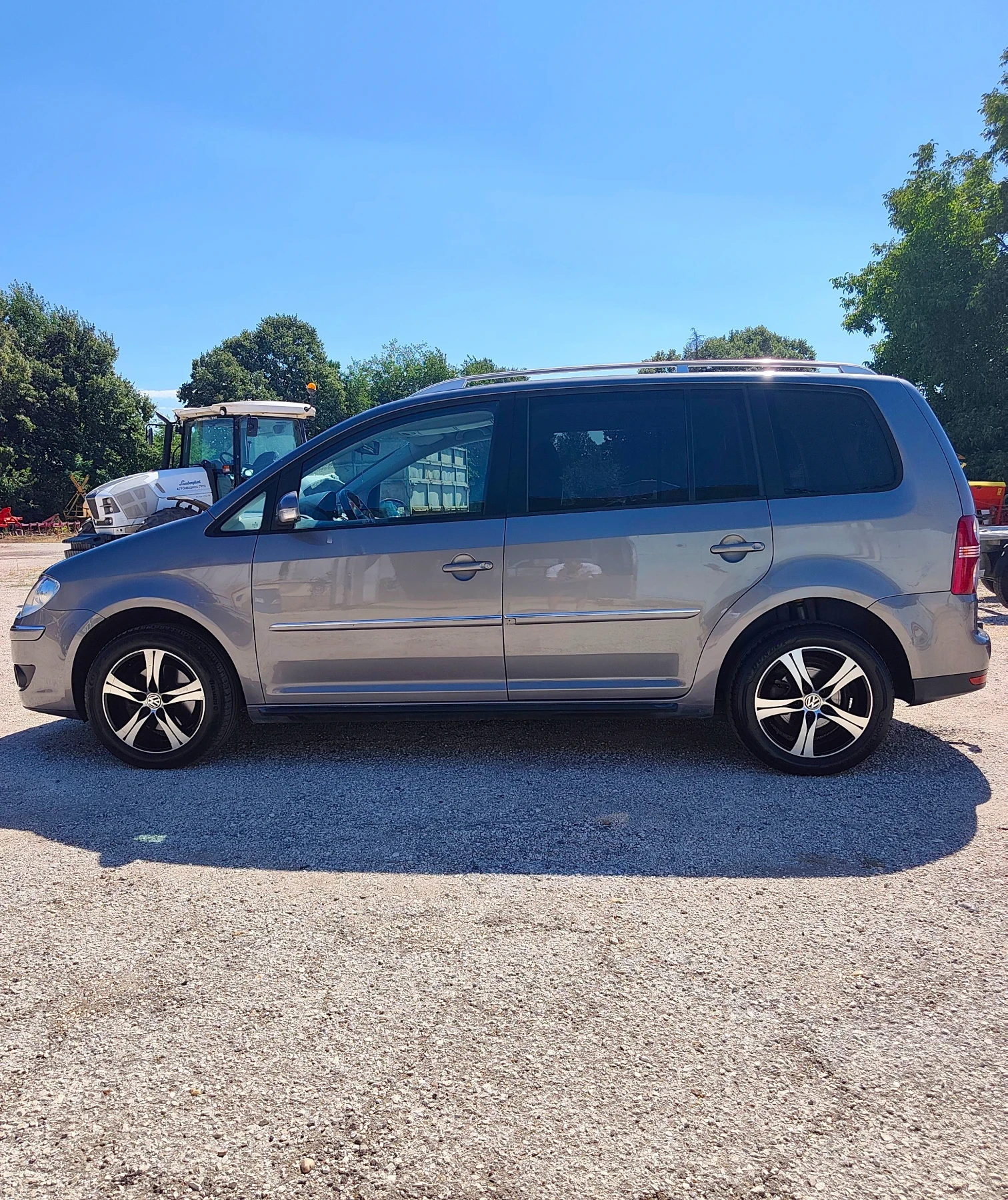 VW Touran FULL Highline 1.9, снимка 3 - Автомобили и джипове - 55968961
