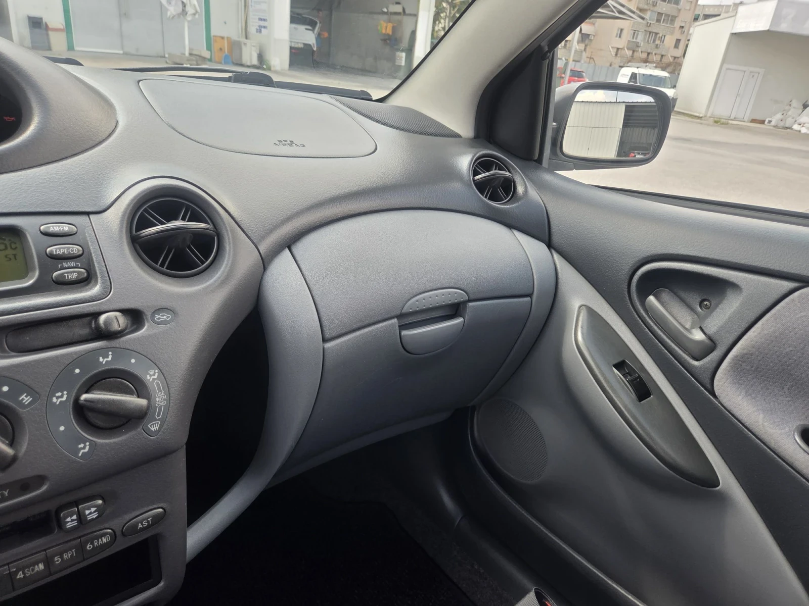 Toyota Yaris, снимка 14 - Автомобили и джипове - 55982042