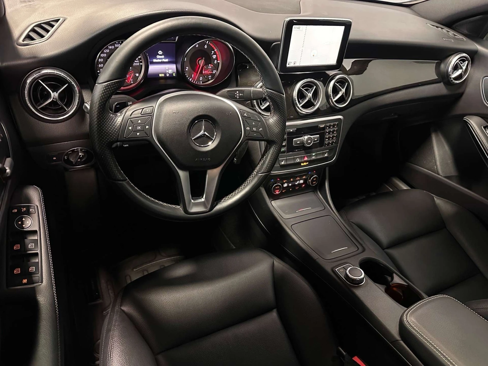 Mercedes-Benz CLA 250 4MATIC/SUNROOF/AMG PACKAGE/PARKING SENSORS  CARFAX, снимка 7 - Автомобили и джипове - 55982352
