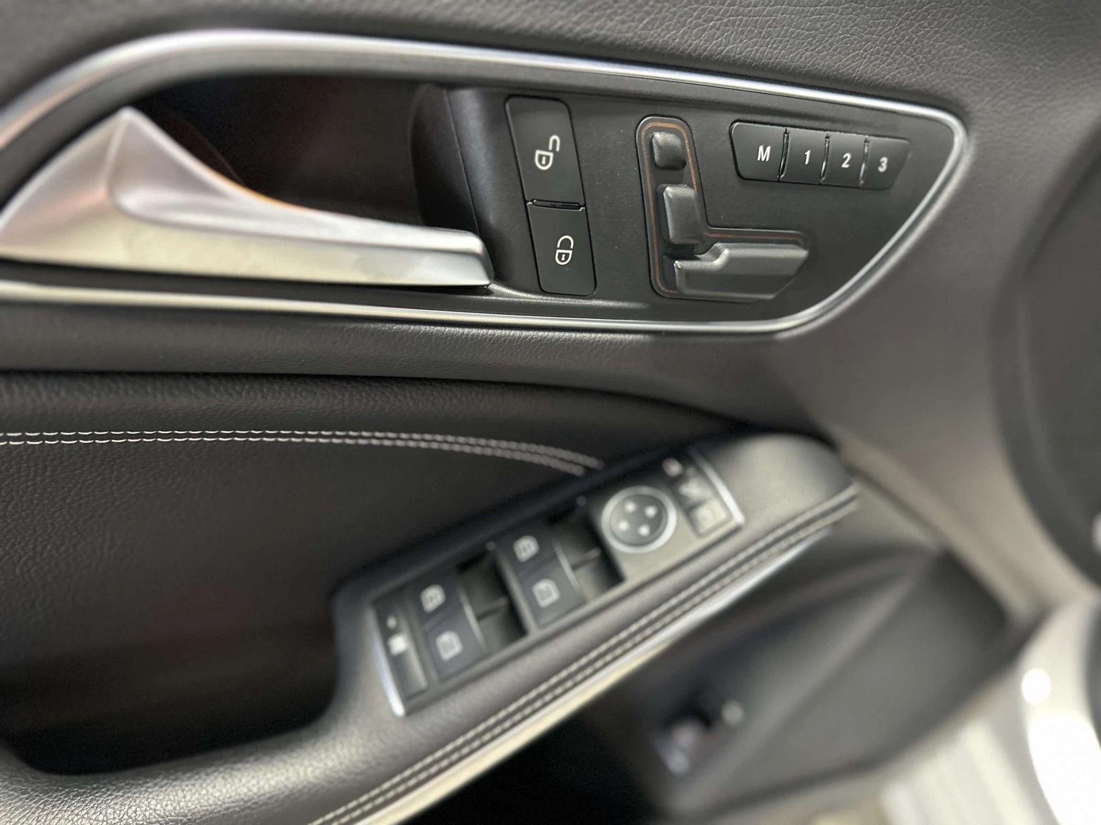 Mercedes-Benz CLA 250 4MATIC/SUNROOF/AMG PACKAGE/PARKING SENSORS  CARFAX, снимка 6 - Автомобили и джипове - 55982352