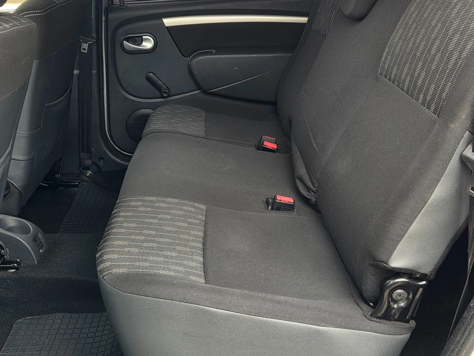 Dacia Logan 1.6, снимка 11 - Автомобили и джипове - 56650776
