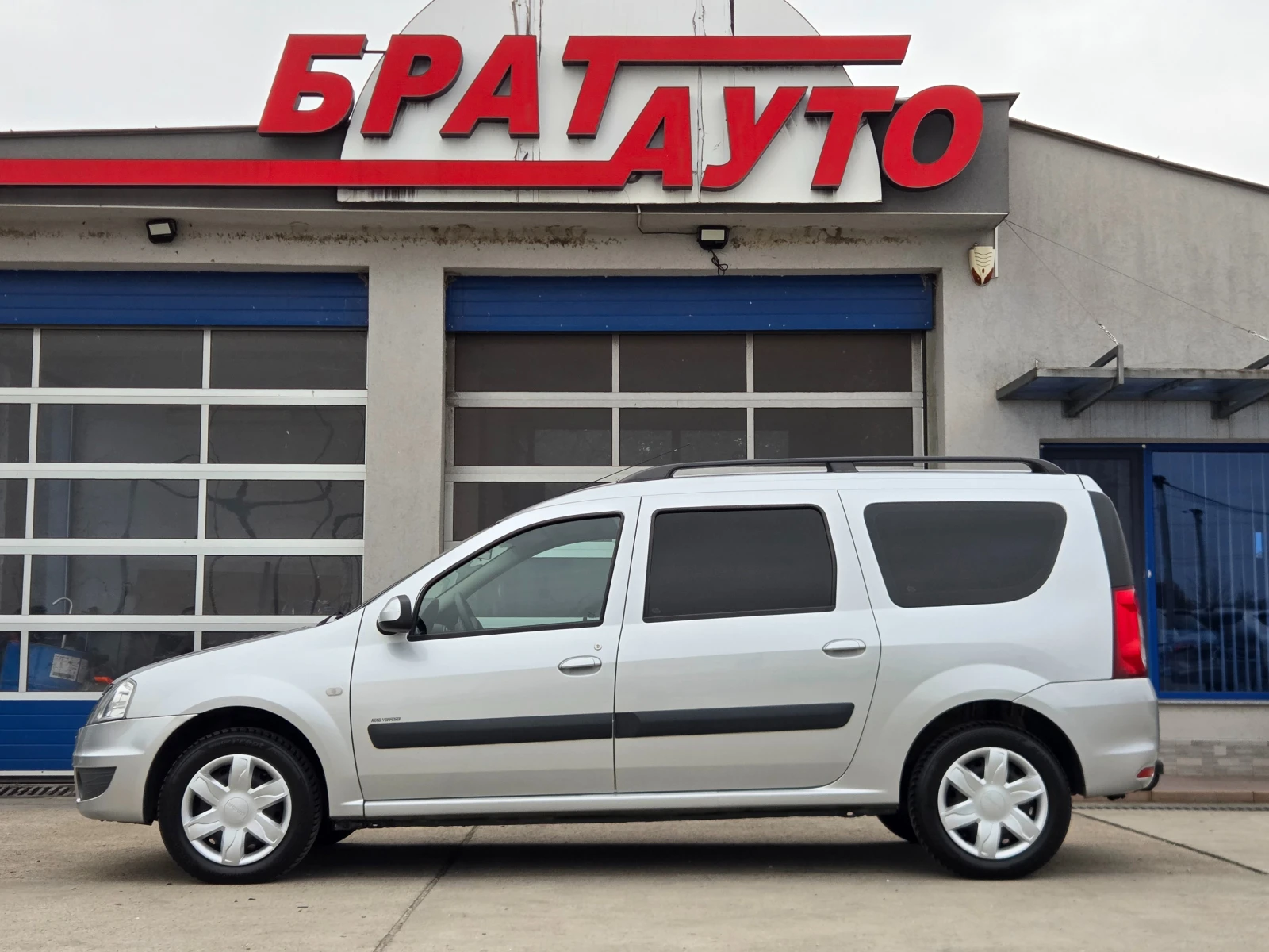 Dacia Logan 1.6, снимка 5 - Автомобили и джипове - 56650776