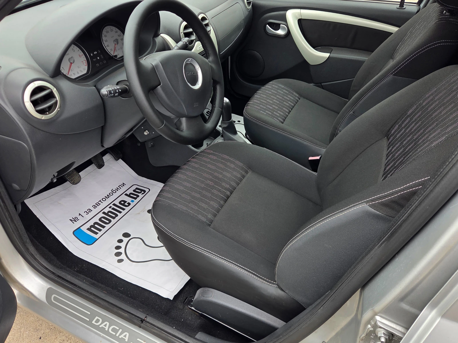 Dacia Logan 1.6, снимка 9 - Автомобили и джипове - 56650776
