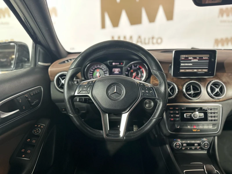 Mercedes-Benz GLA 45 AMG 4Matic* KeylessGO* Memory* Camera* Night, снимка 8 - Автомобили и джипове - 49168906