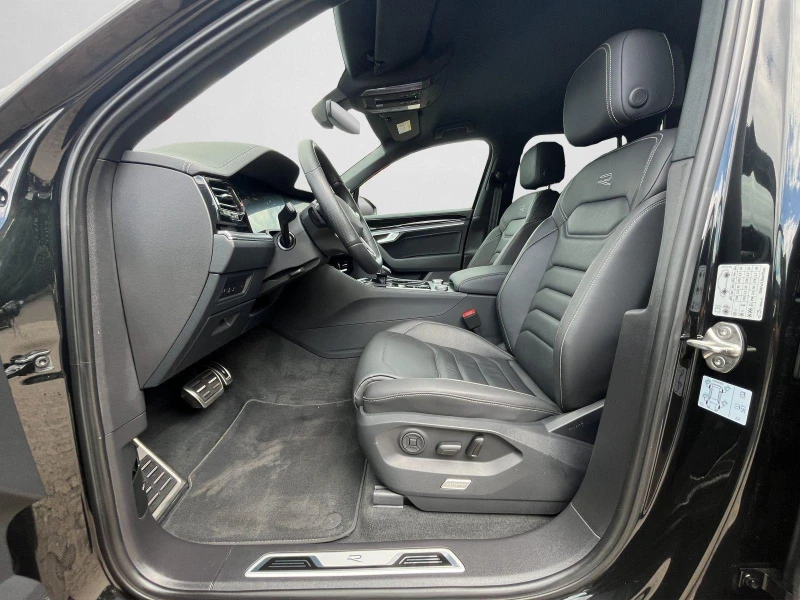 VW Touareg 3.0 TDI 4MOTION R-LINE BLACK STYLE DYNAUDIO MATRIX, снимка 9 - Автомобили и джипове - 52713516