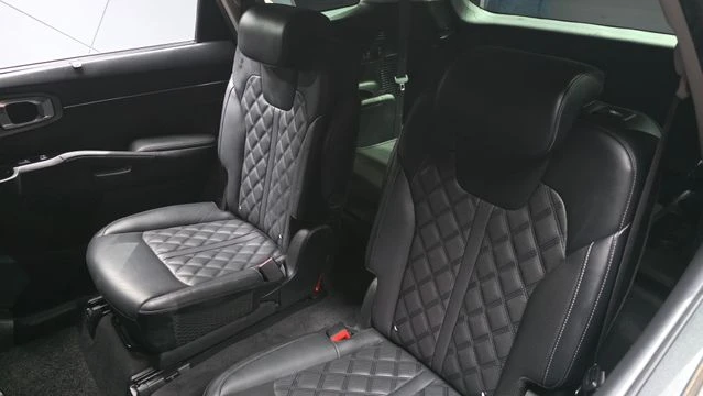 Kia Sorento 2.2 4x4| 360| DIST| НАДУВАНЕ| ОБДУХВАНЕ, снимка 11 - Автомобили и джипове - 55817777