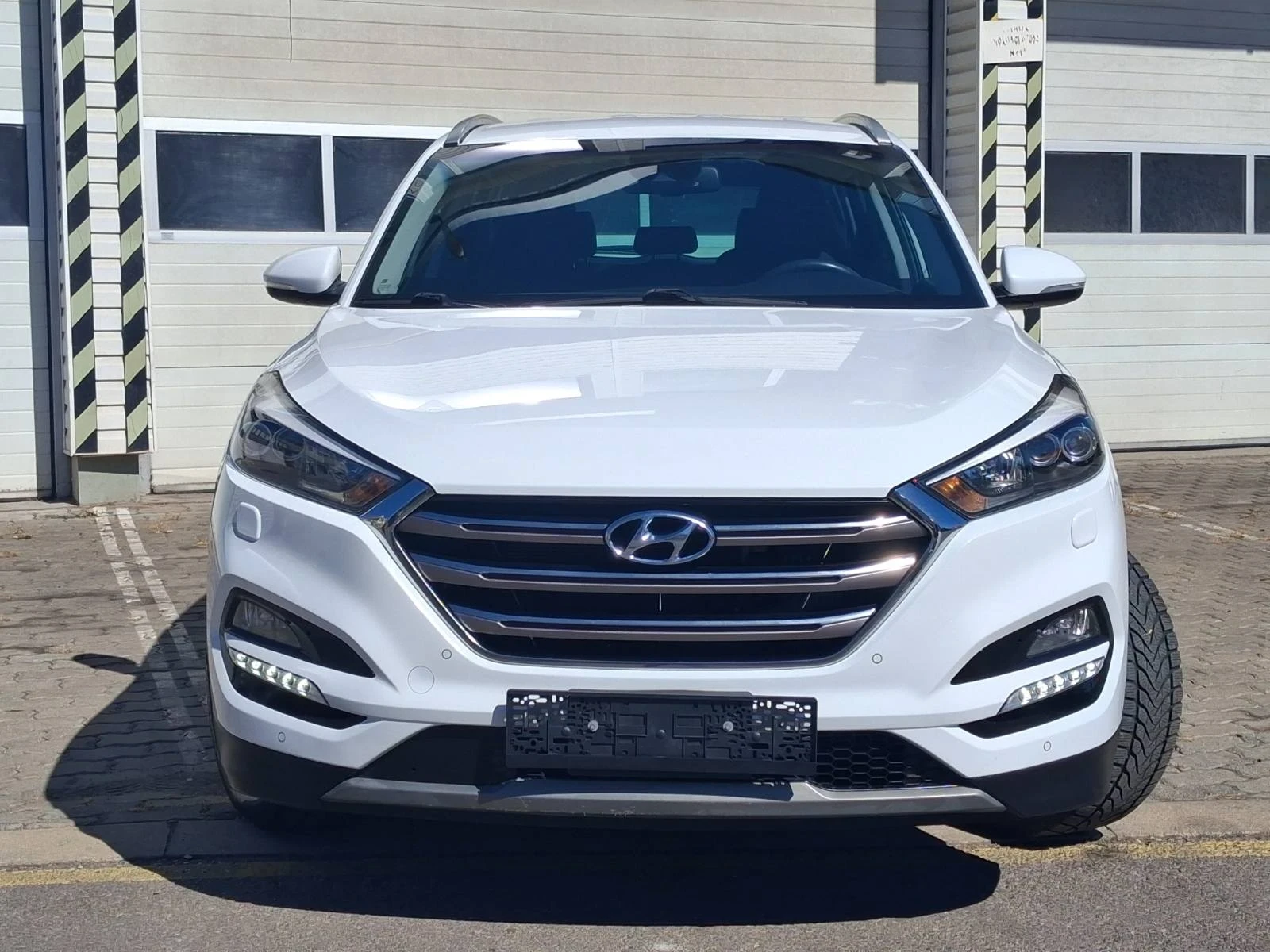 Hyundai Tucson 2.0 | 185 к.с. | 4x4 | Автоматик* * , снимка 2 - Автомобили и джипове - 56336967