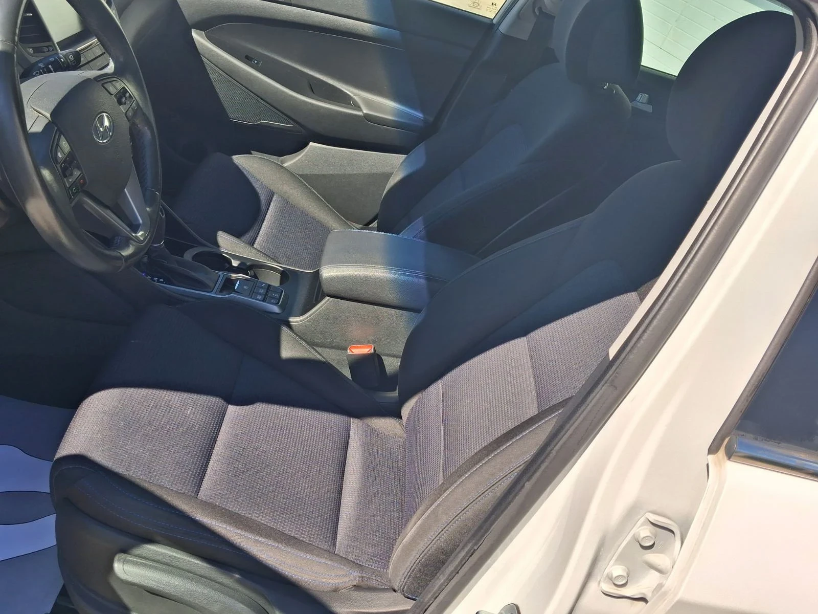 Hyundai Tucson 2.0 | 185 к.с. | 4x4 | Автоматик* * , снимка 9 - Автомобили и джипове - 56336967