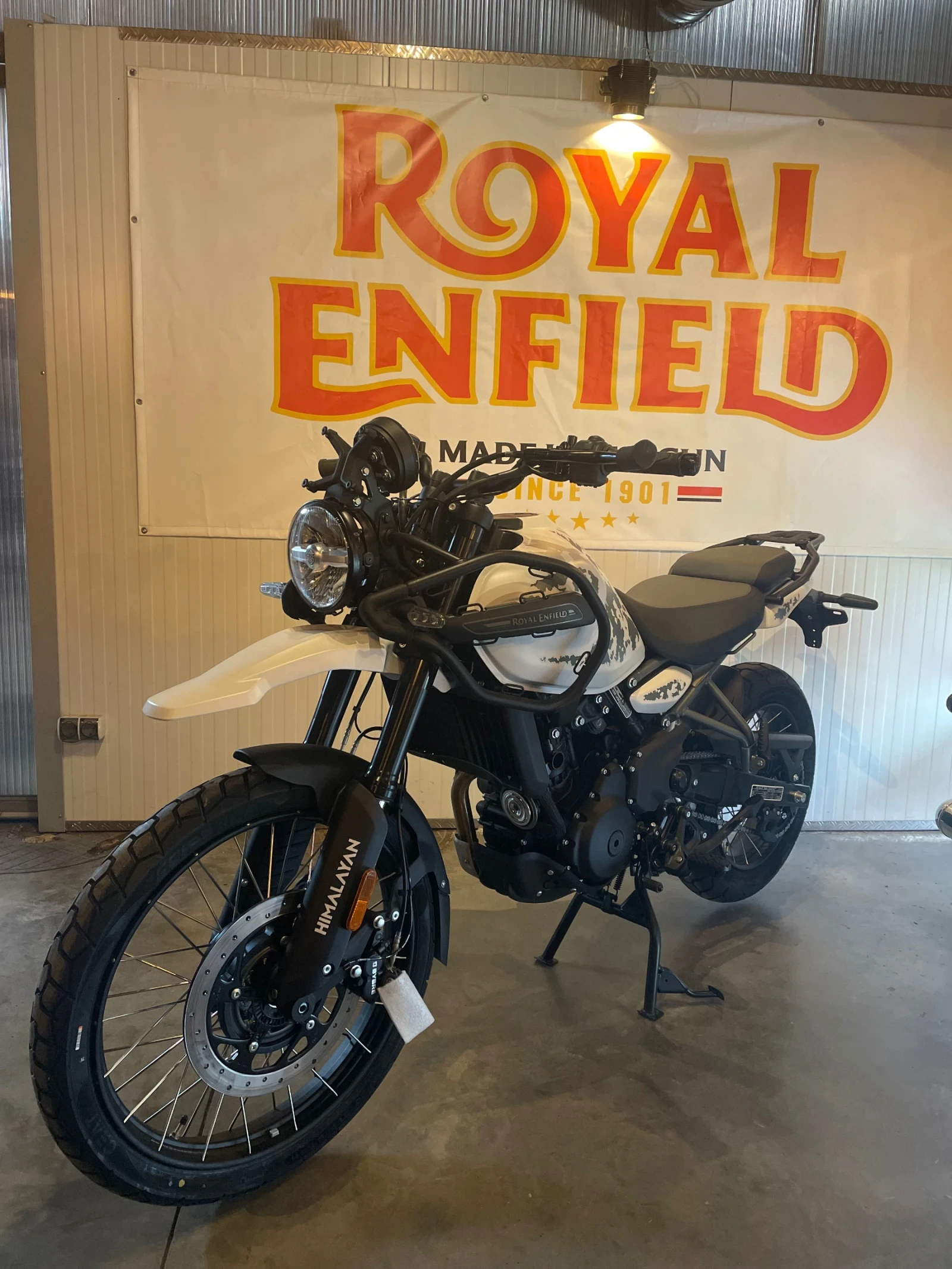 Royal Enfield Hymalayan Kamet White 