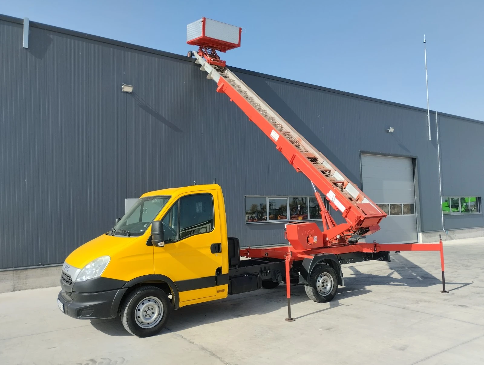 Автовишка Iveco Мобилен асансьор ПОД НАЕМ, снимка 1