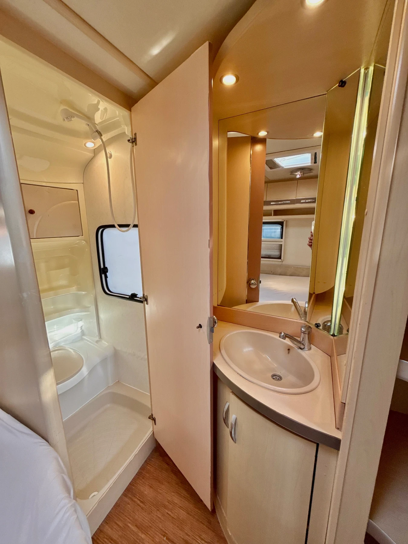  Hobby VIP /   /  /   WC | Mobile.bg   15