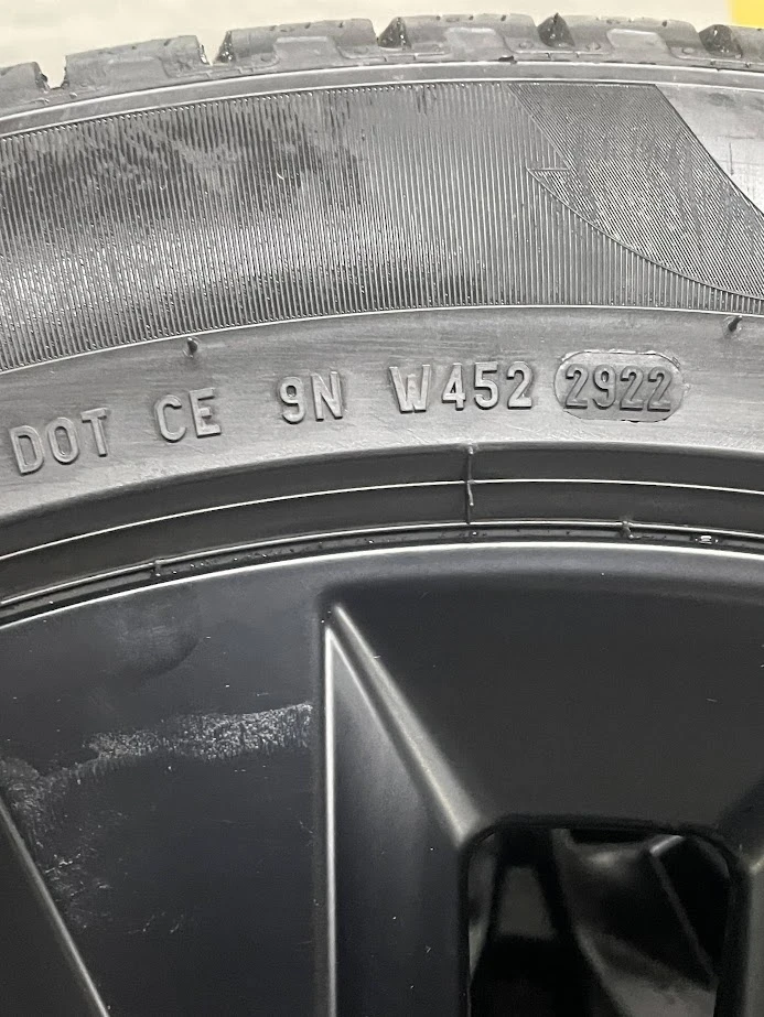 Гуми с джанти Pirelli 285/45R21, снимка 2 - Гуми и джанти - 47787589