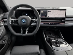 BMW 550 e xDrive = NEW= M-Sport Pro Гаранция - 155590 лв. - 43786615 | Car24.bg