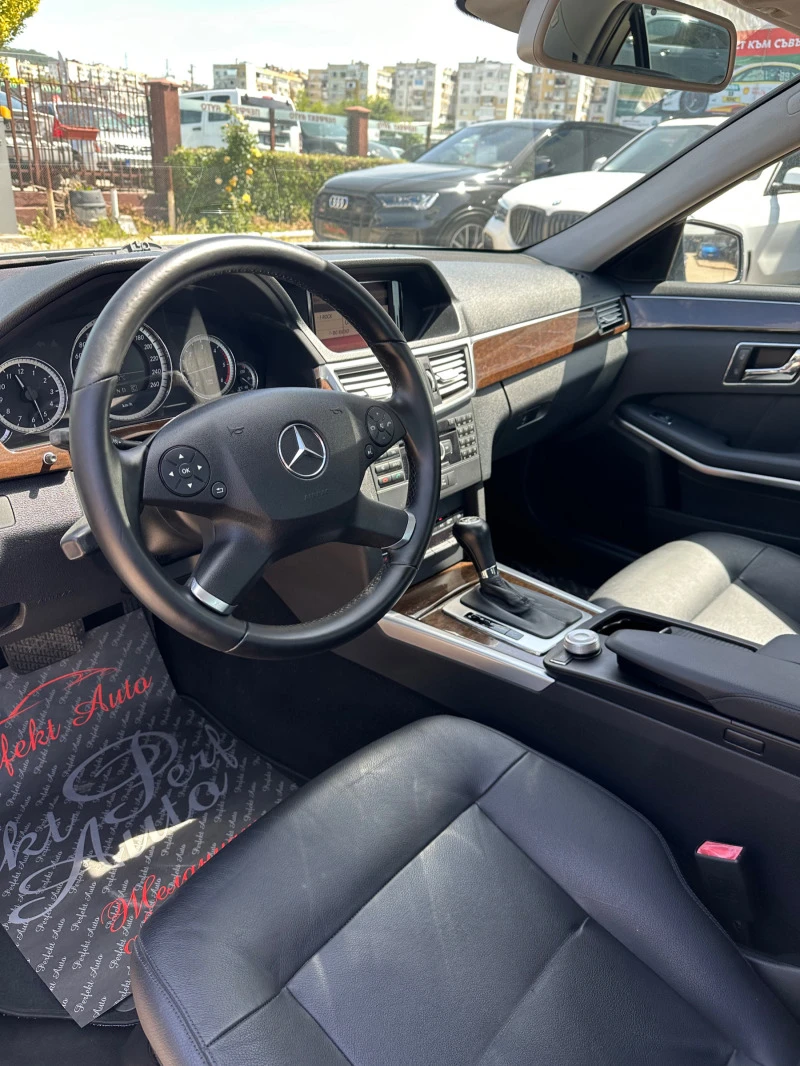 Mercedes-Benz E 220, снимка 8 - Автомобили и джипове - 45702914