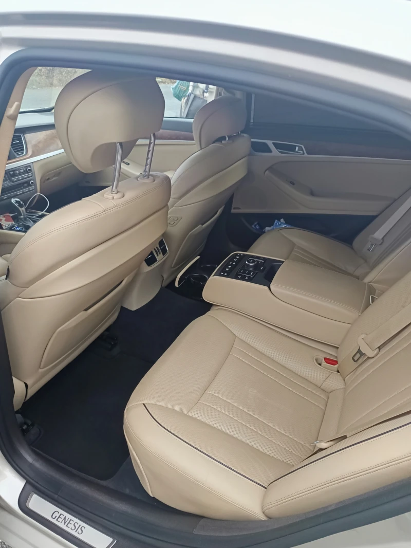 Hyundai Genesis 3.8, снимка 9 - Автомобили и джипове - 47955051