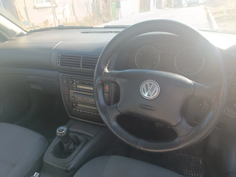 VW Passat, снимка 1 - Автомобили и джипове - 48085360