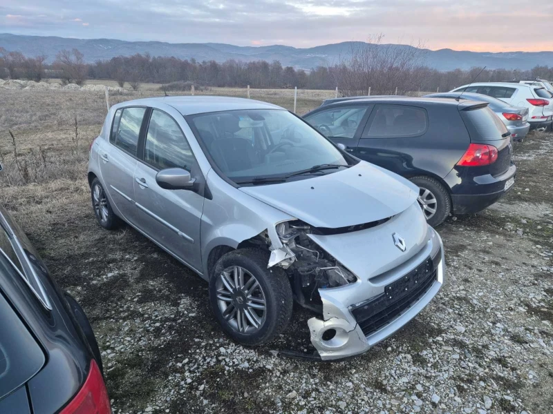 Renault Clio, снимка 10 - Автомобили и джипове - 48844650