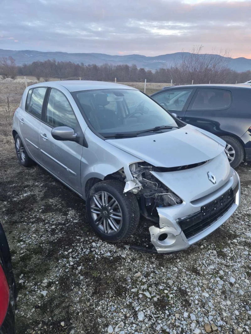 Renault Clio, снимка 11 - Автомобили и джипове - 48844650