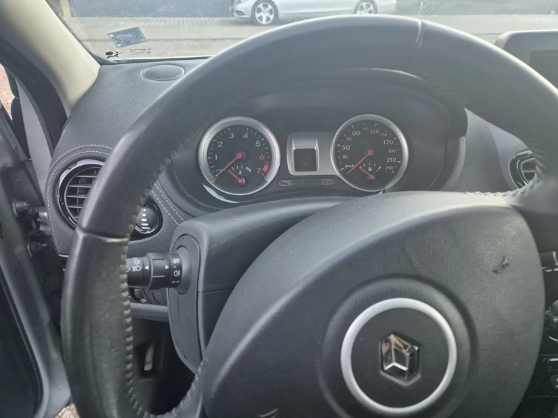 Renault Clio, снимка 6 - Автомобили и джипове - 48844650