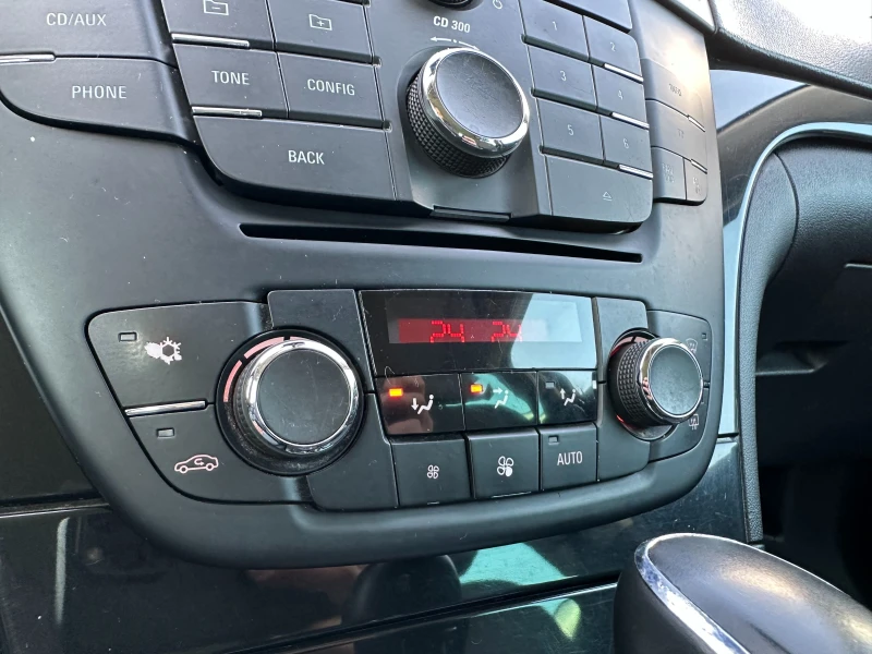 Opel Insignia 2.0CRDI 163кс Автомат, снимка 13 - Автомобили и джипове - 49258584