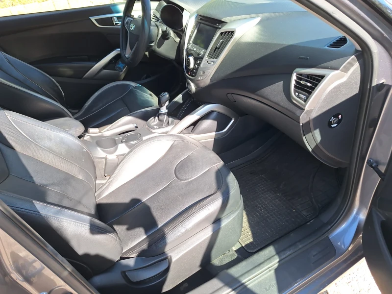 Hyundai Veloster , снимка 10 - Автомобили и джипове - 52009448