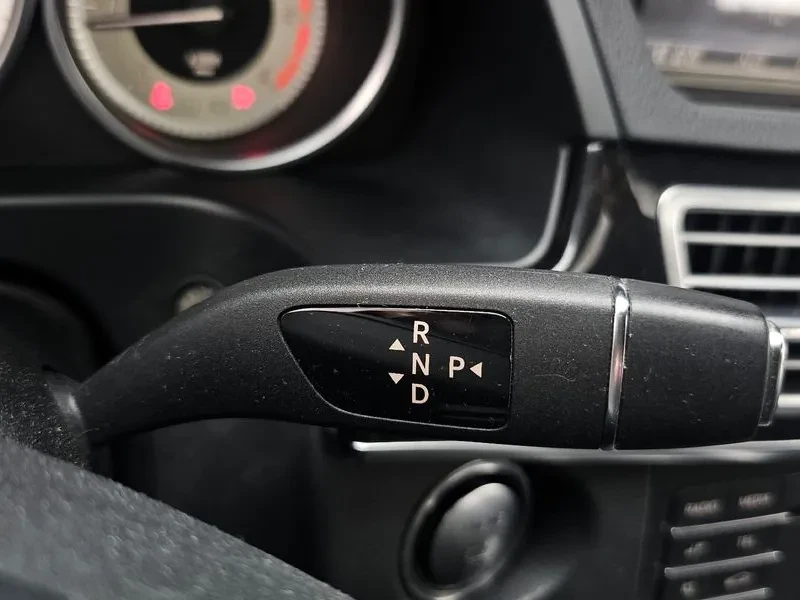 Mercedes-Benz E 220 Bluetech Avant Garde Sports - САМО 30% АВАНС, снимка 9 - Автомобили и джипове - 55800253