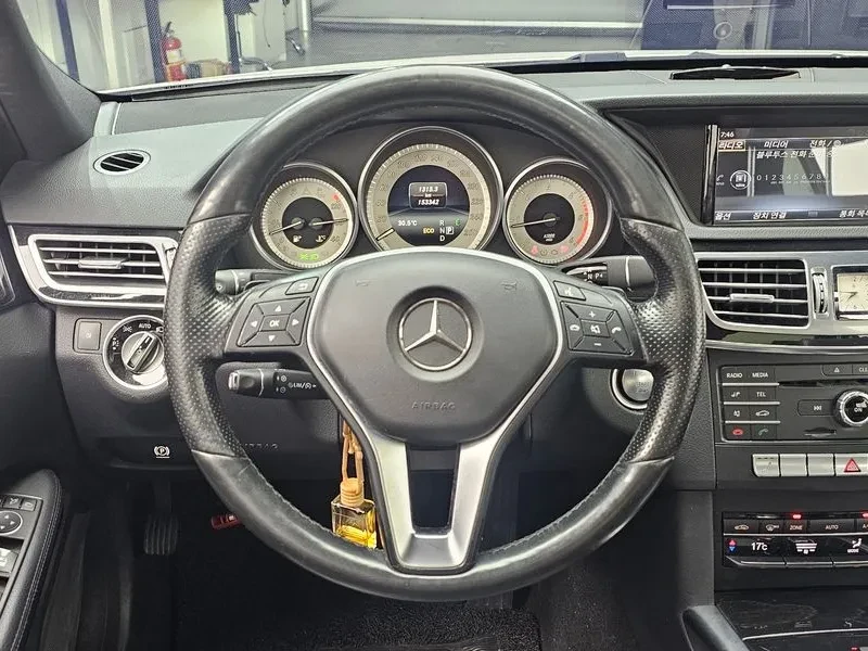 Mercedes-Benz E 220 Bluetech Avant Garde Sports - САМО 30% АВАНС, снимка 13 - Автомобили и джипове - 55800253