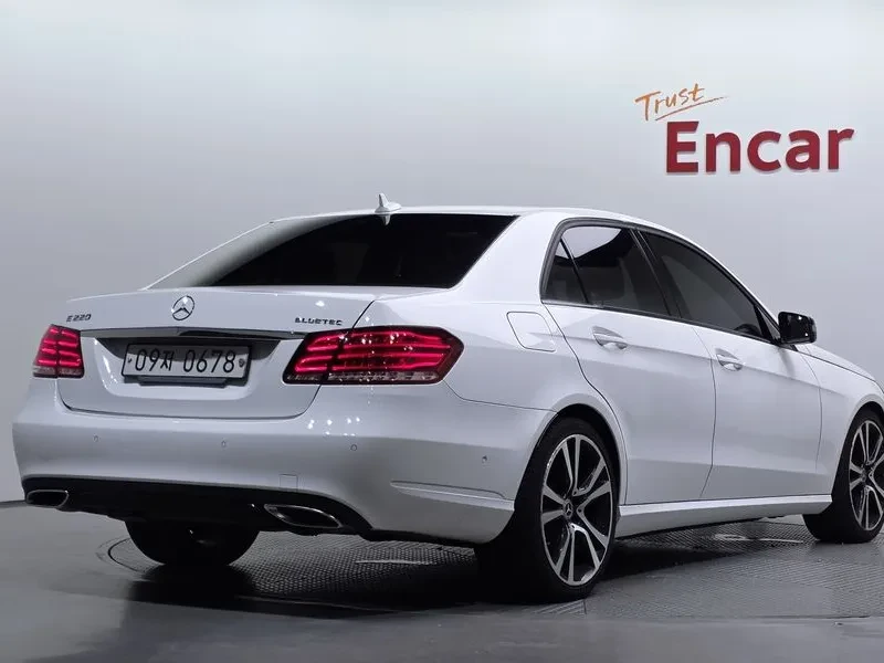Mercedes-Benz E 220 Bluetech Avant Garde Sports - САМО 30% АВАНС, снимка 2 - Автомобили и джипове - 55800253